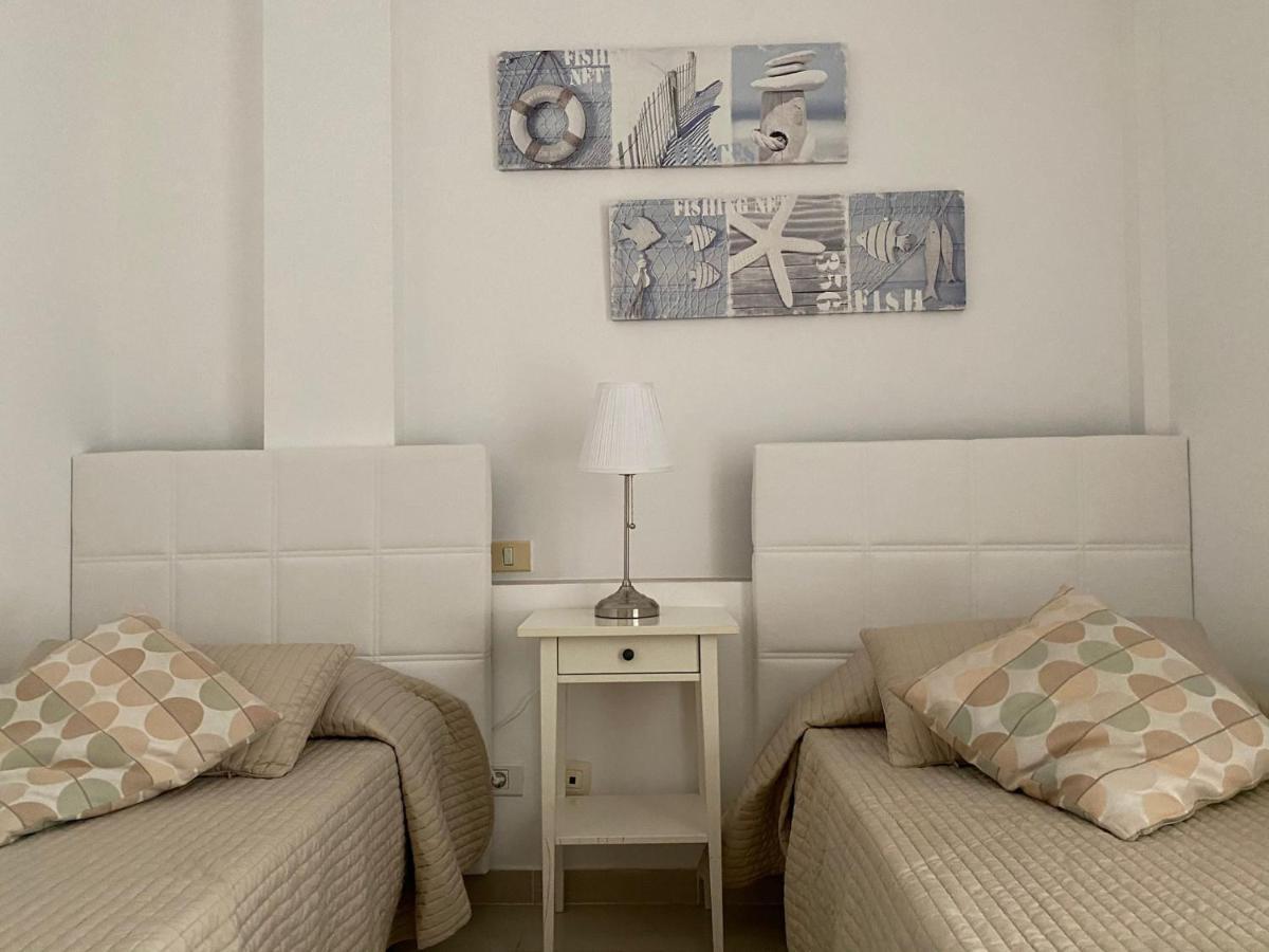 Billy'S Beachfront Apartment With Pool Access ปวยร์โต เด มอแกน ภายนอก รูปภาพ